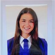 Profesora de mates imparte clases muy eficaces con el objetivo de que el estudiante aprenda lo máximo posible